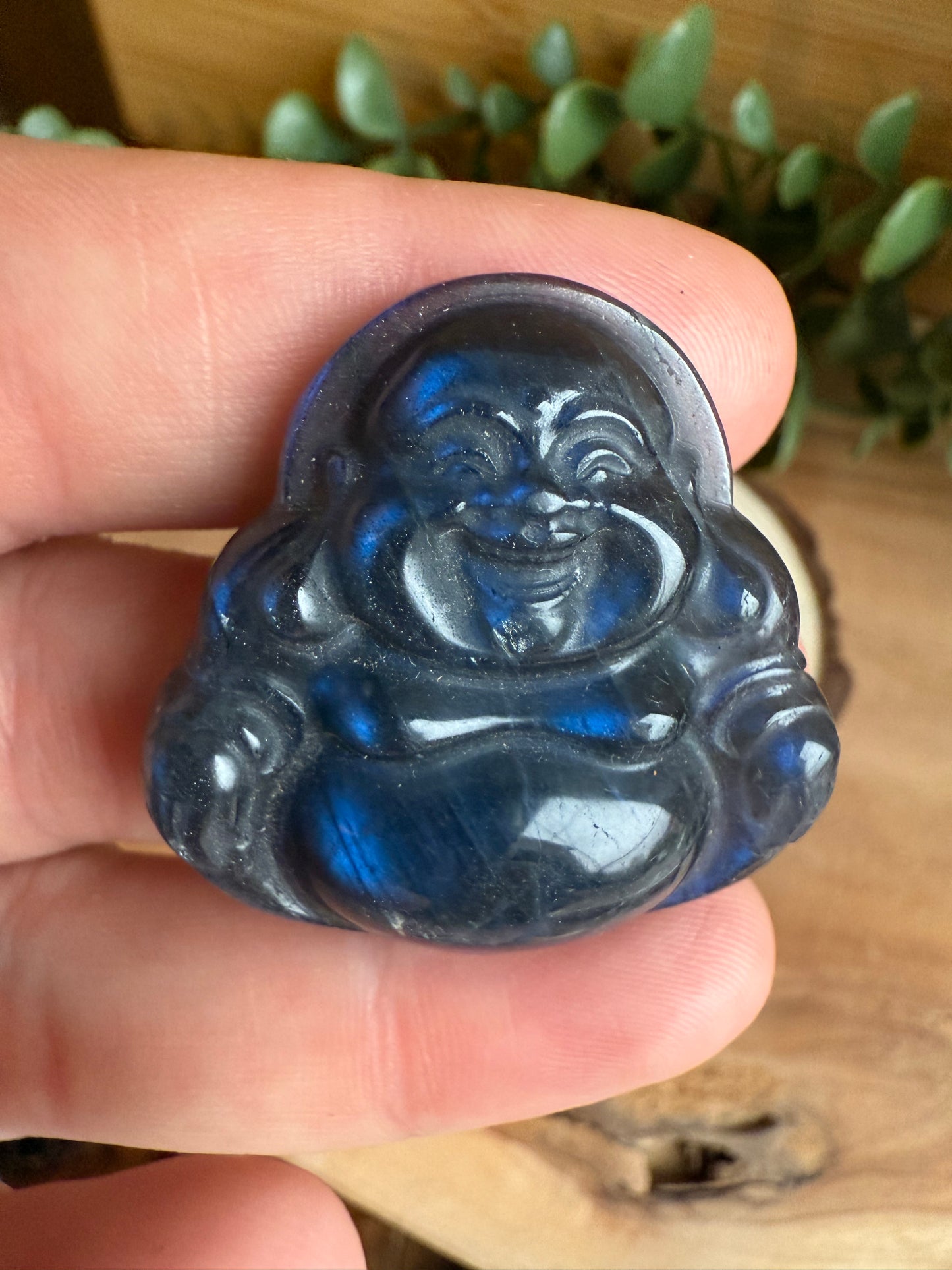 Bouddha plat en Labradorite bleue