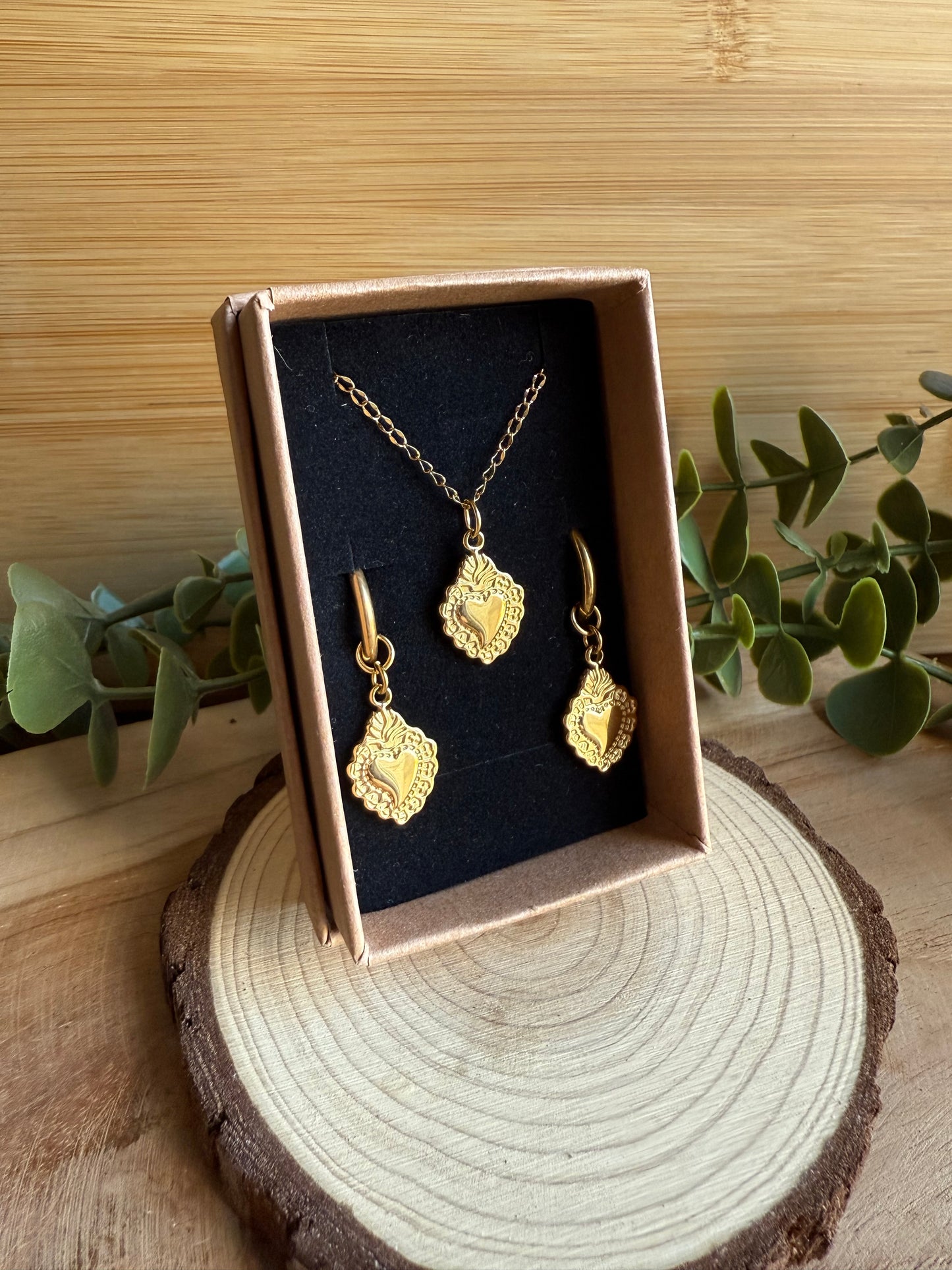 Coffret Pendentif & boucles d'oreilles - Coeur sacré