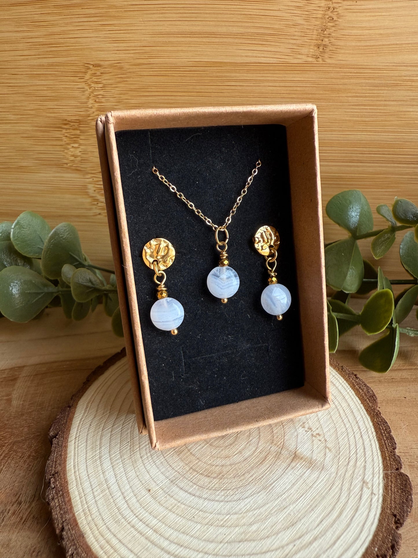 Coffret Clous d'oreilles / Pendentif - Calcédoine Bleue
